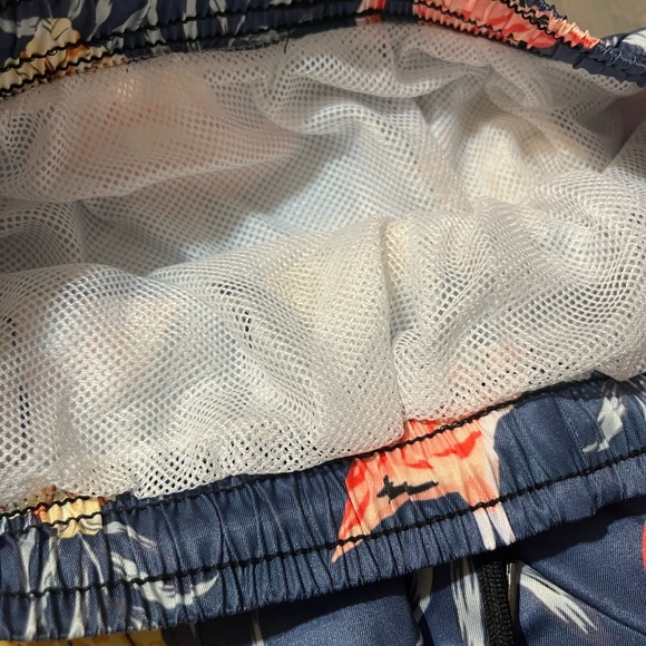 MEN’S FLAMINGO PINEAPPLE SWIM TRUNKS  NEW IN BAG. SIZE MEDIUM - Picture 4 of 4